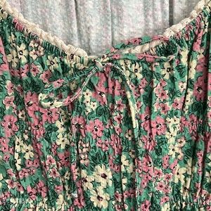 Adorable flowered dress Urban Outfitters